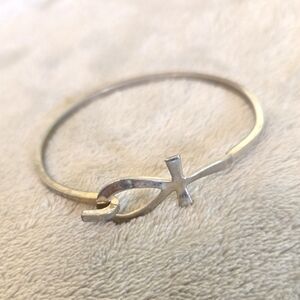 #532 Silver Tone Cross Bracelet